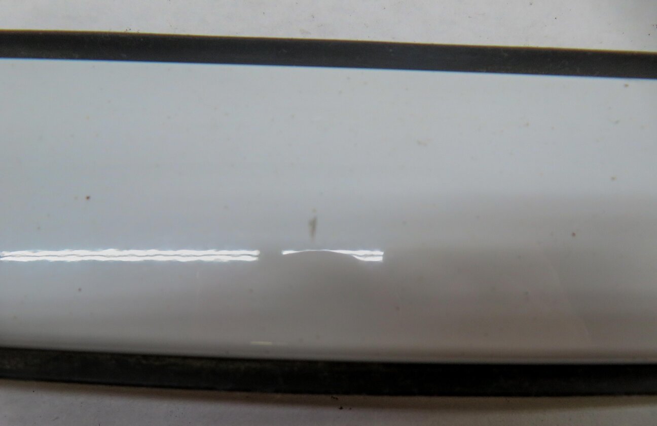 Thumbnail 7: 2017 LAND ROVER DISCOVERY SPORT (L550) FRONT RIGHT DOOR LOWER MOULDING (WHITE)