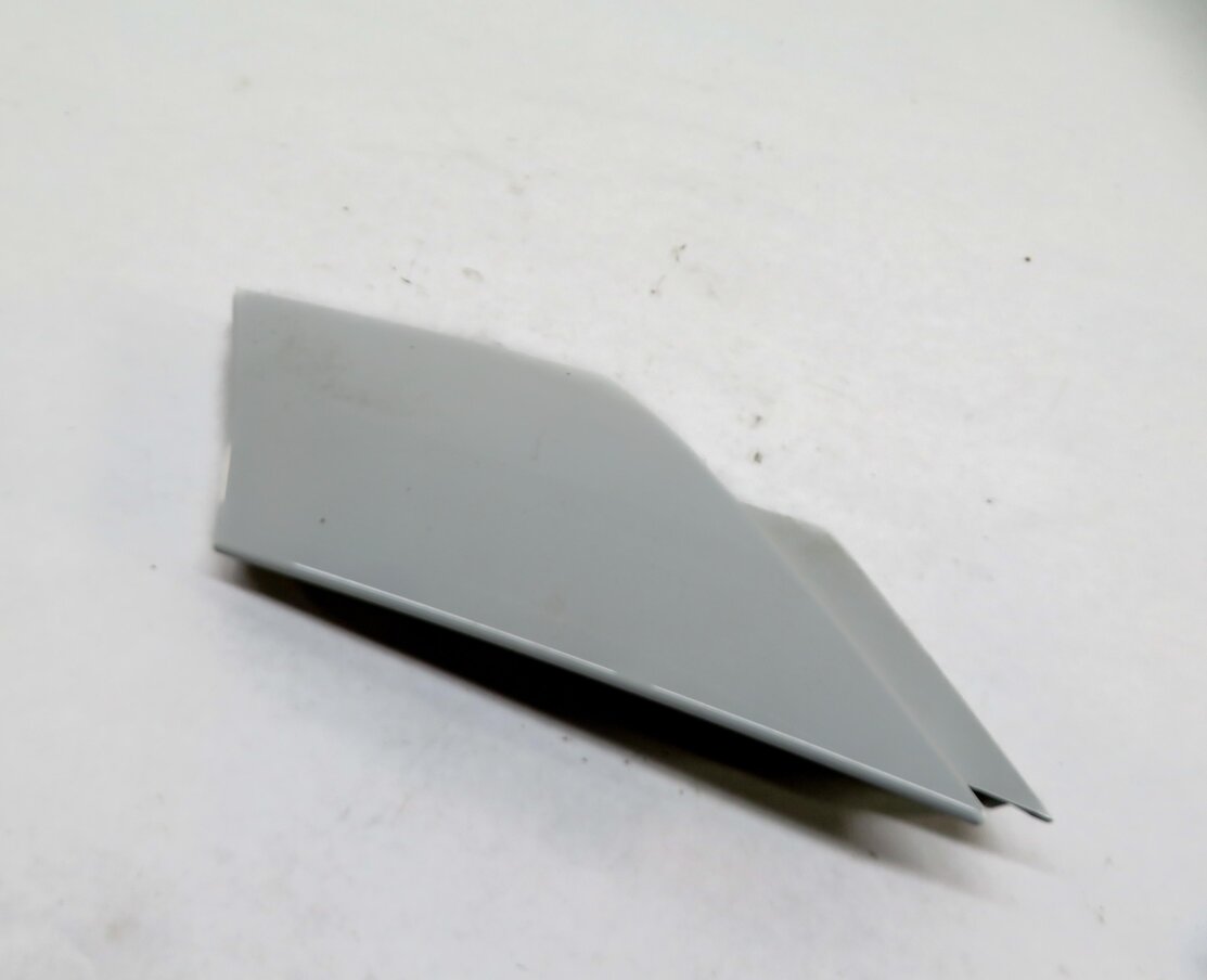 2017 LAND ROVER DISCOVERY SPORT (L550) FRONT RIGHT DOOR MOULDING CAP TRIM WHITE