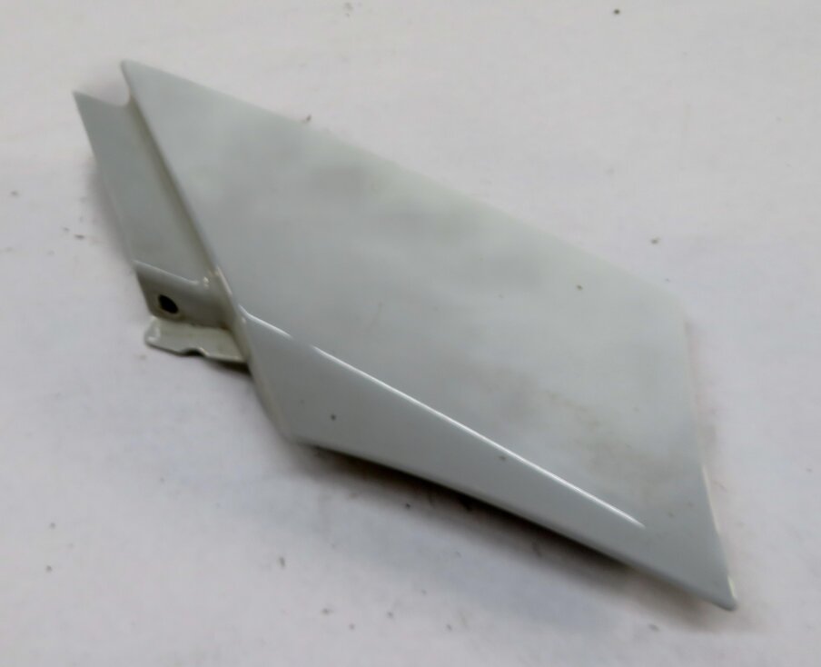 Thumbnail 4: 2017 LAND ROVER DISCOVERY SPORT (L550) FRONT RIGHT DOOR MOULDING CAP TRIM WHITE