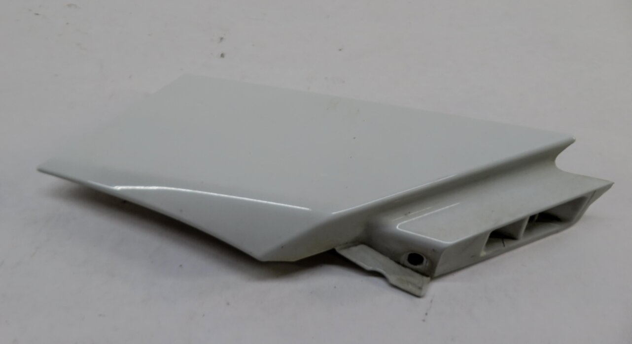 Thumbnail 4: 2017 LAND ROVER DISCOVERY SPORT (L550) LEFT DRIVER DOOR MOULDING CAP TRIM WHITE