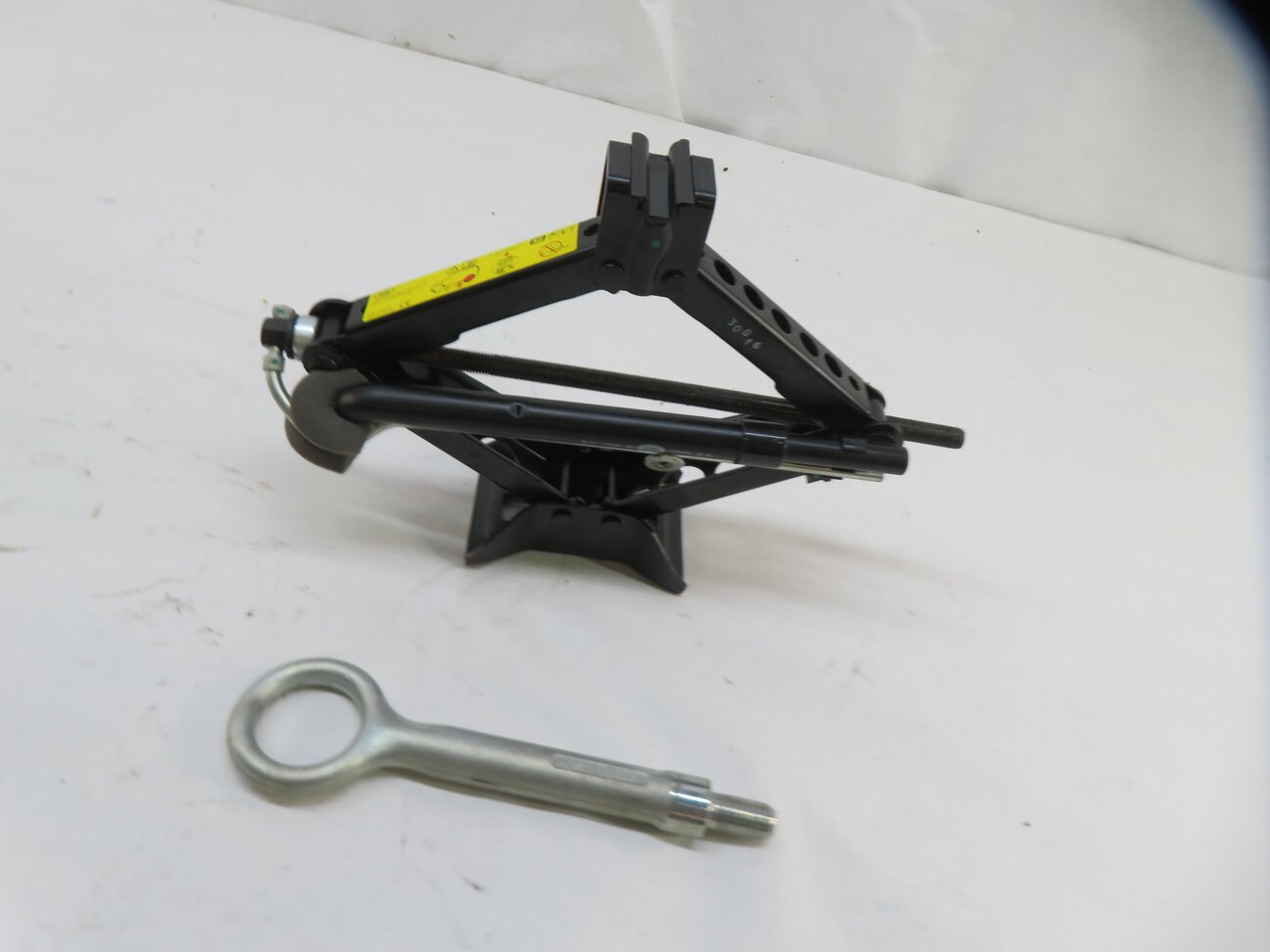 15-23 LAND ROVER DISCOVERY SPORT (L550) EMERGENCY ROADSIDE TIRE SCISSOR JACK
