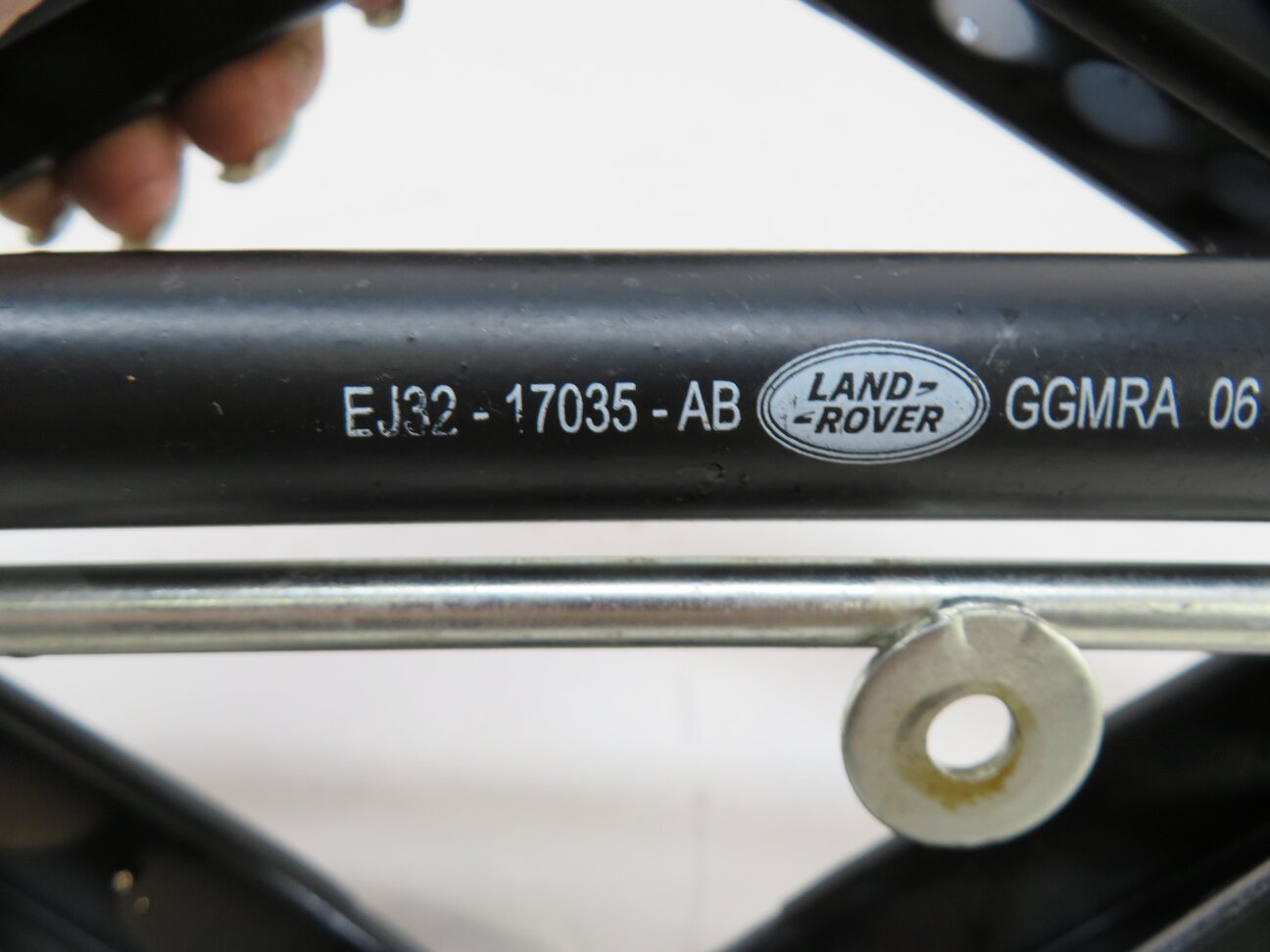 Thumbnail 8: 15-23 LAND ROVER DISCOVERY SPORT (L550) EMERGENCY ROADSIDE TIRE SCISSOR JACK