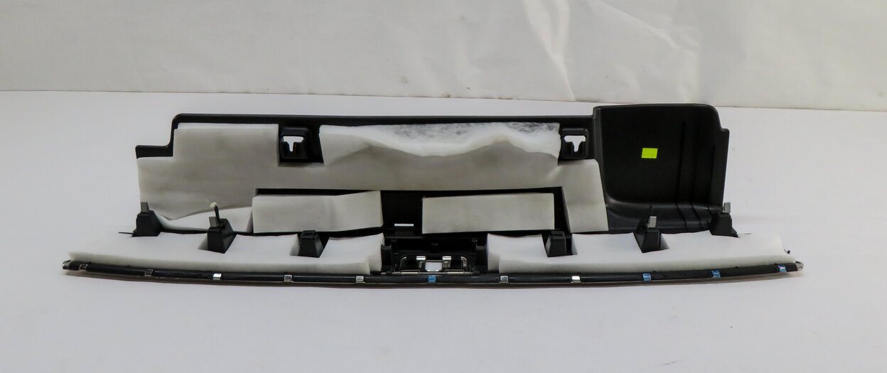 Thumbnail 5: 2019 AUDI Q7 (4M) REAR TRUNK SILL SCUFF PANEL PLATE TRIM