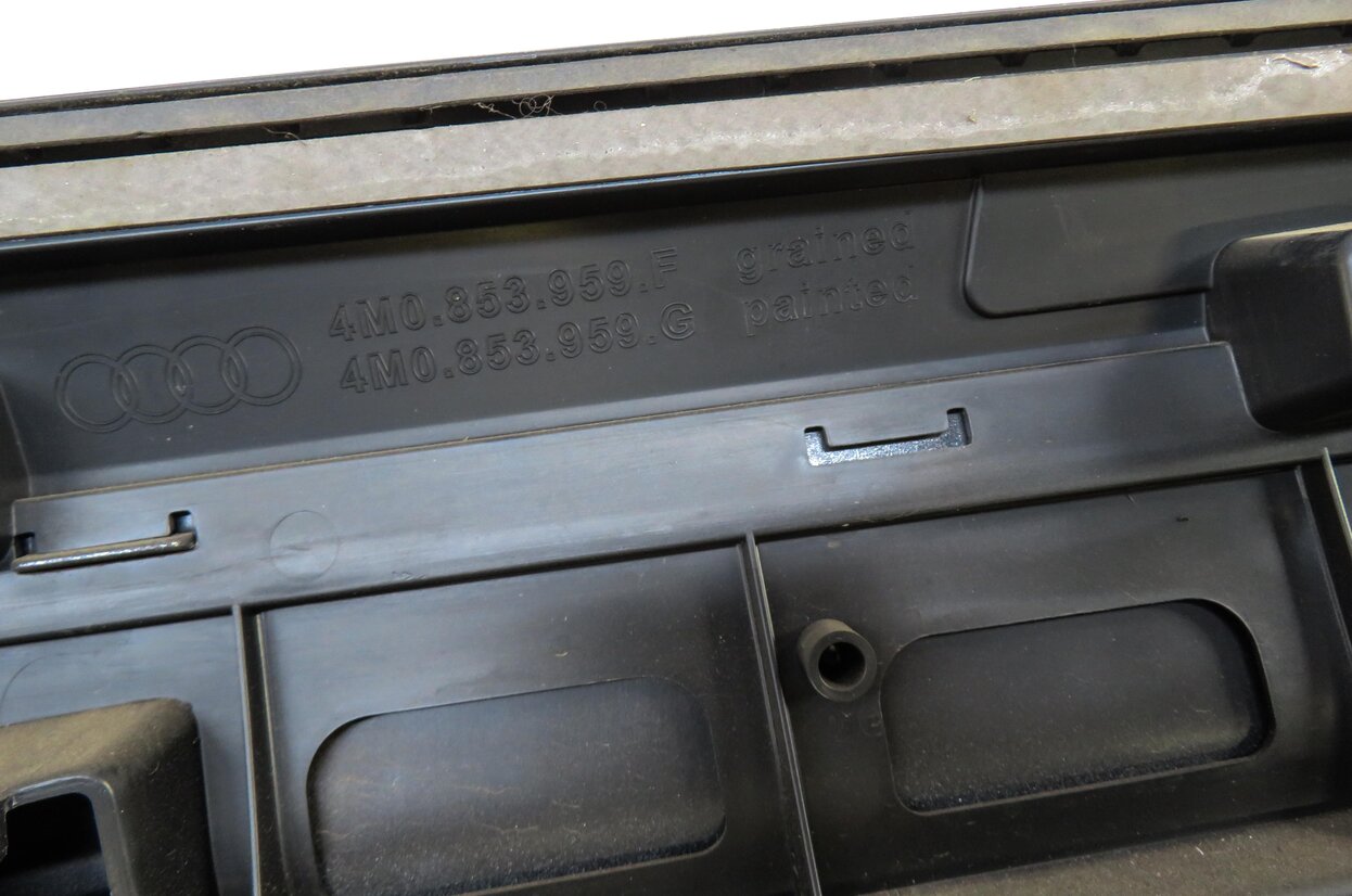 Thumbnail 7: 2019 AUDI Q7 (4M) FRONT LEFT DRIVER DOOR LOWER MOULDING RUNNER TRIM (WHITE 2Y2Y)