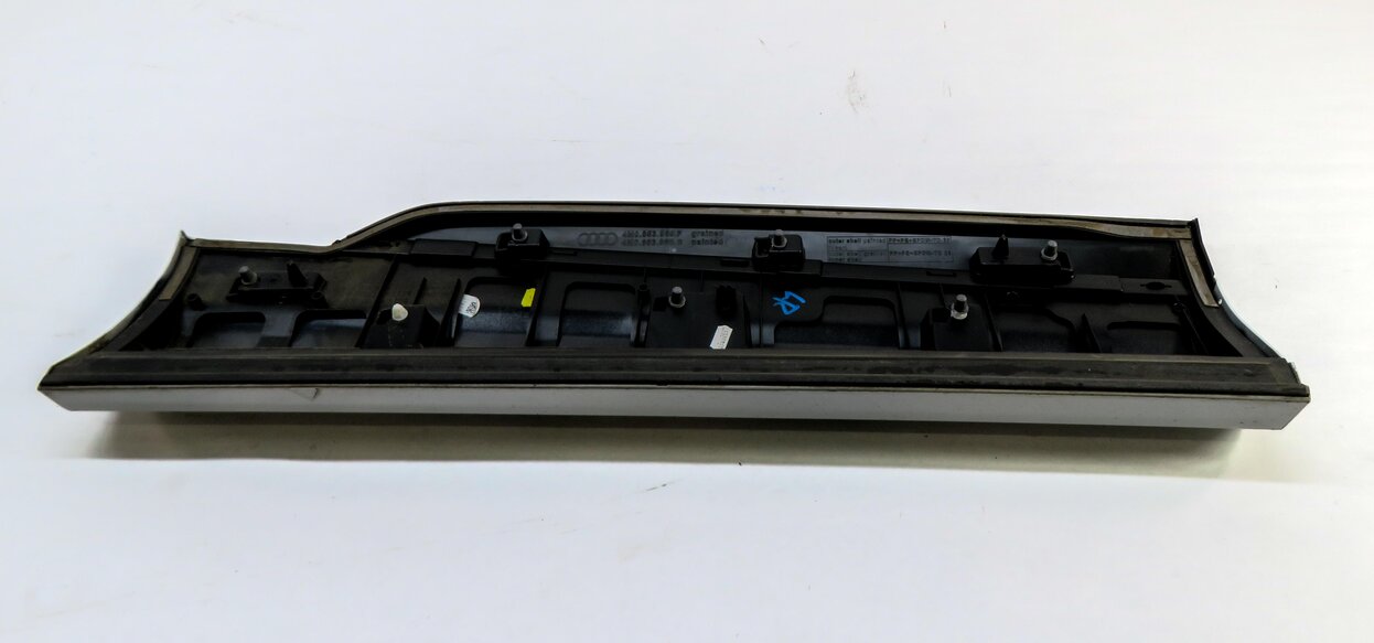 Thumbnail 4: 2019 AUDI Q7 (4M) REAR LEFT DOOR LOWER RUNNER TRIM MOULDING (GLACIER WHITE)