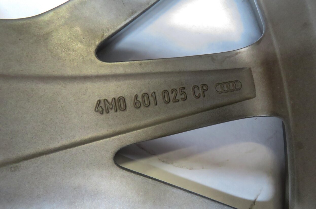 Thumbnail 5: 2019 AUDI Q7 (4M) 22x10 ALUMINUM ALLOY 5-SPOKE V SPOKE WHEEL RIM