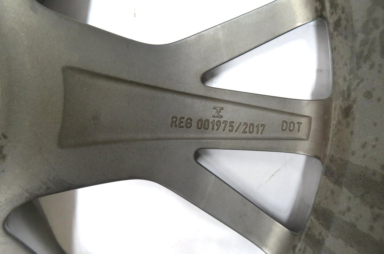 Thumbnail 8: 2019 AUDI Q7 (4M) 22x10 ALUMINUM ALLOY 5-SPOKE V SPOKE WHEEL RIM
