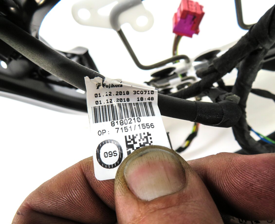 Thumbnail 6: 2017-2020 AUDI Q7 (4M) LEFT FRONT DRIVER SEAT TRACK w/ MOTORS (VENTED / MEMORY)