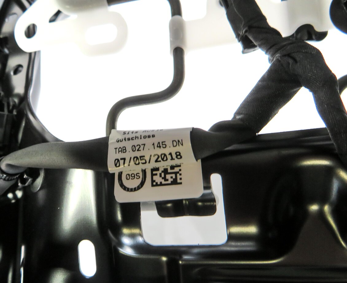 Thumbnail 7: 2017-2020 AUDI Q7 (4M) RIGHT FRONT PASSENGER SEAT TRACK w/ MOTORS (VENTED)