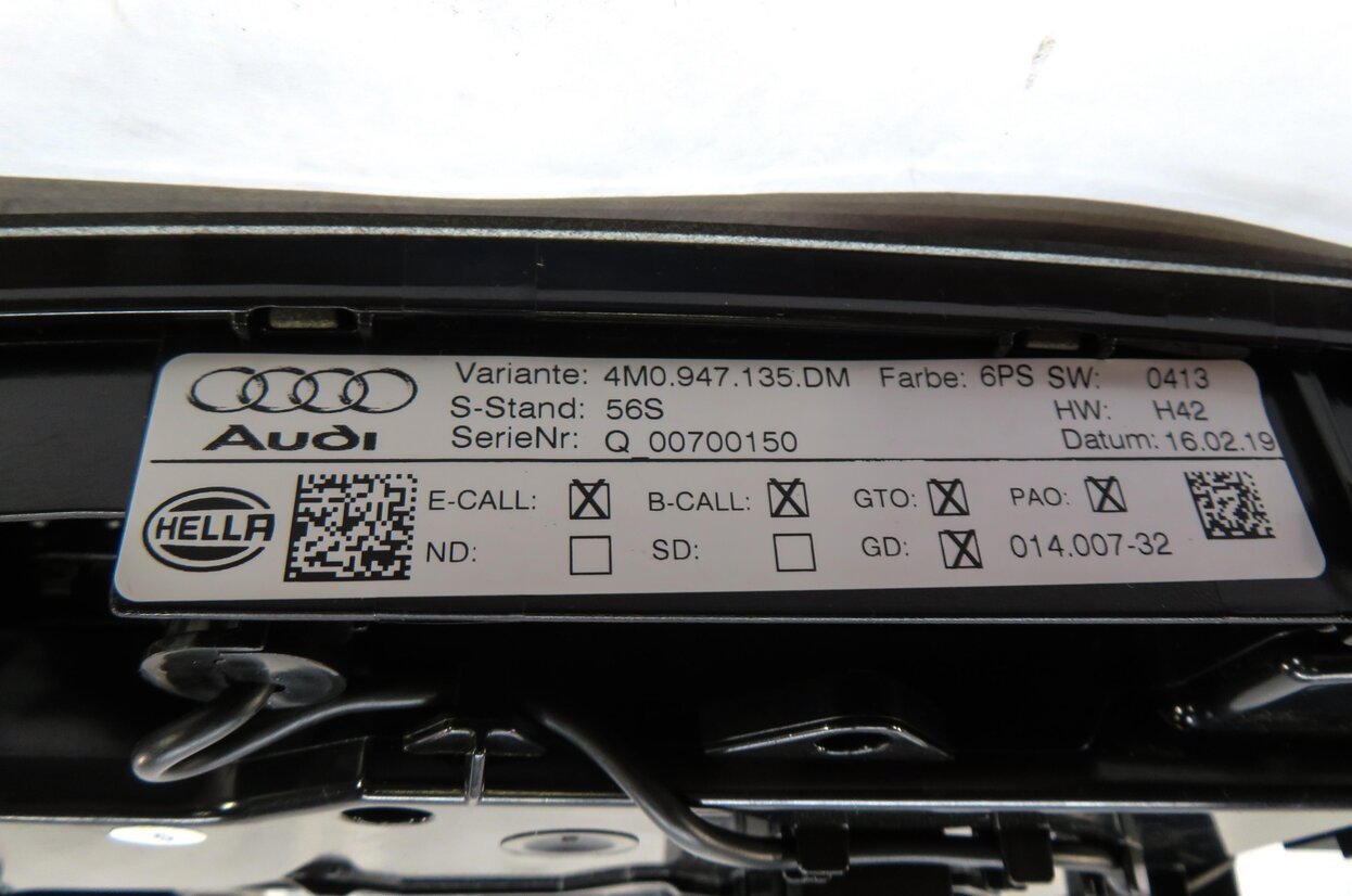 Thumbnail 10: 2019 AUDI Q7 (4M) FRONT INTERIOR DOMELIGHT MAP READING COURTESY LIGHT (BLACK)