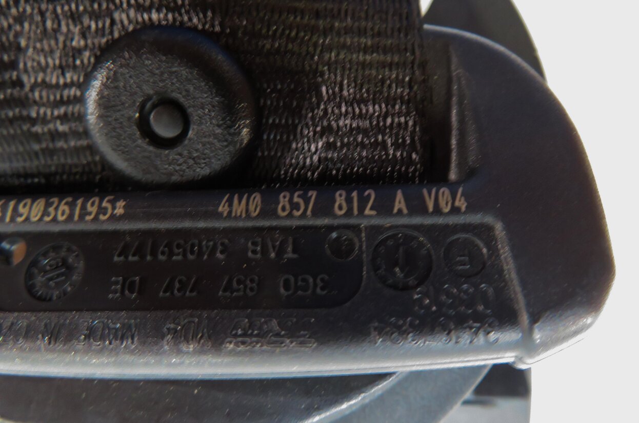 Thumbnail 4: 2019 AUDI Q7 (4M) REAR RIGHT 3rd THIRD ROW SEAT SEATBELT RETRACTOR (BLACK)