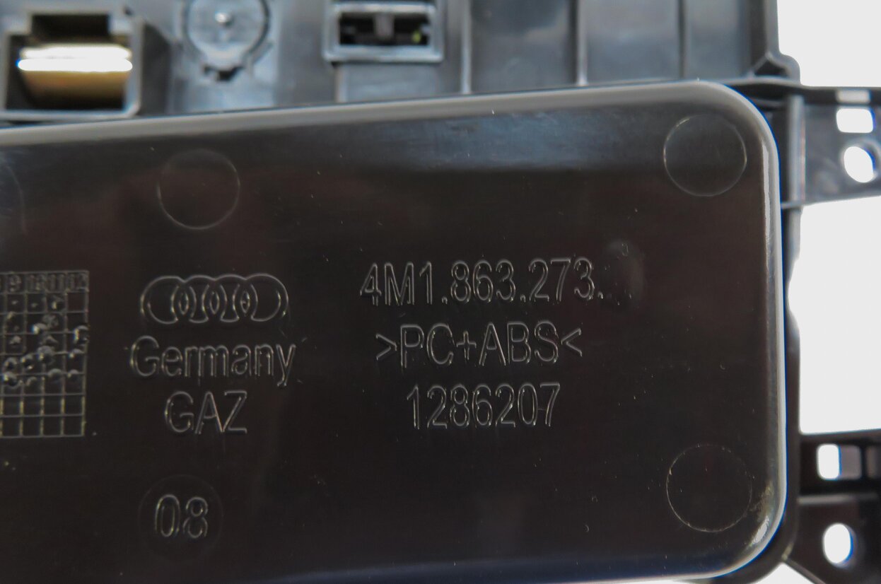Thumbnail 6: 2019 AUDI Q7 (4M) FRONT CENTER CONSOLE ASHTRAY ASH TRAY CUBBY COMPARTMENT