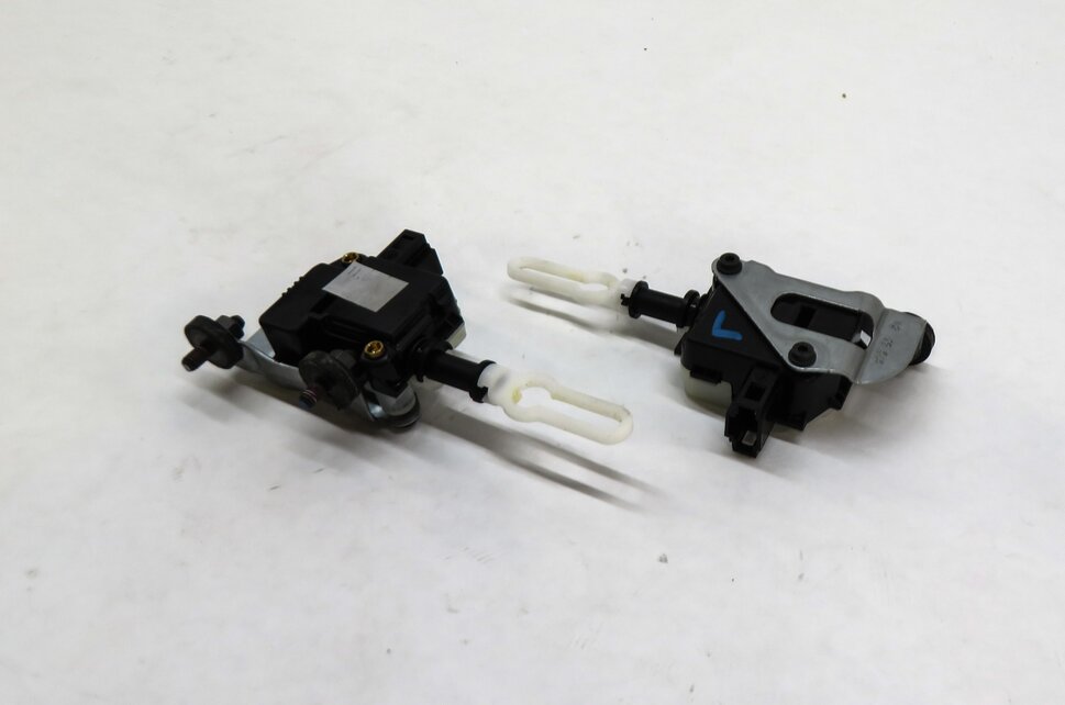 Thumbnail 2: 2019 AUDI Q7 (4M) REAR HATCH GATE TRUNK GLASS ACTUATOR SET-2