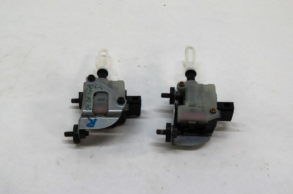 Thumbnail 4: 2019 AUDI Q7 (4M) REAR HATCH GATE TRUNK GLASS ACTUATOR SET-2