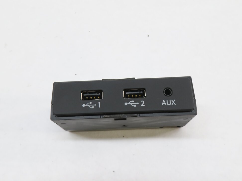 Thumbnail 2: 2019 AUDI Q7 (4M) RADIO STEREO AUXILIARY AUDIO USB INTERFACE HUB PORT BOX