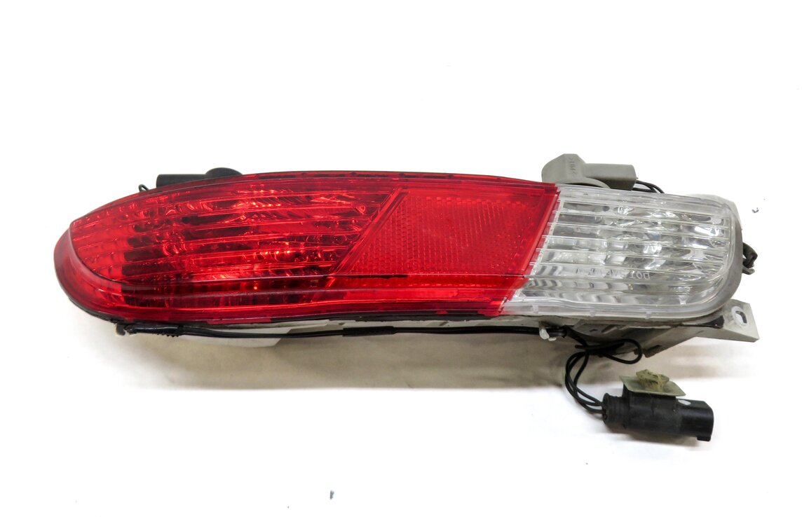 Thumbnail 4: 2006 BMW M6 (E63) REAR RIGHT PASSENGER LOWER BUMPER TAILLIGHT TAIL LIGHT LAMP