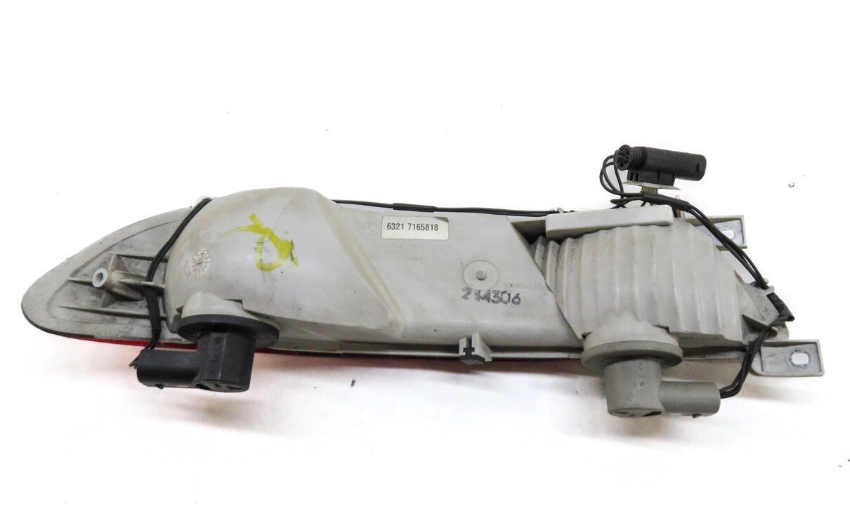 Thumbnail 5: 2006 BMW M6 (E63) REAR RIGHT PASSENGER LOWER BUMPER TAILLIGHT TAIL LIGHT LAMP