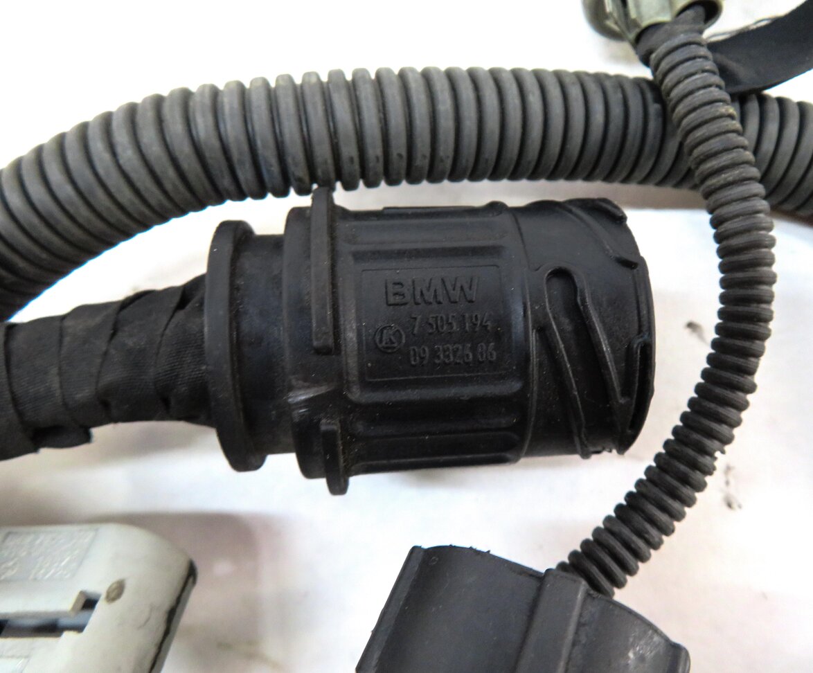 Thumbnail 5: 06-10 BMW M5 M6 ///M (E60 E63) SMG MANUAL TRANSMISSION VALVE BLOCK WIRE HARNESS