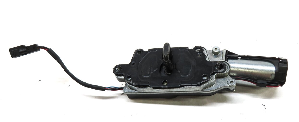 Thumbnail 5: 2009 BMW X5 (E70) REAR HATCH TRUNK LOWER LOCK LATCH ACTUATOR STRIKER PLATE