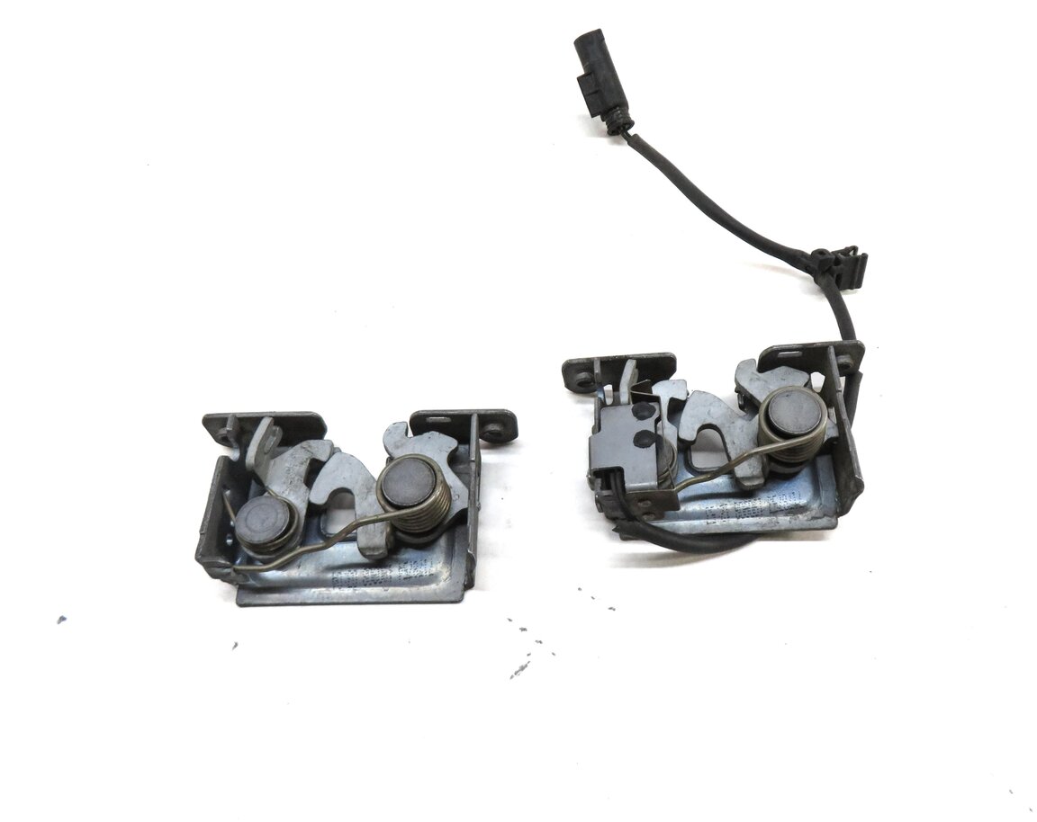 Thumbnail 4: 2009 BMW X5 (E70) FRONT LEFT & RIGHT LOWER HOOD LOCK LATCH SET 2 7178754 7178753