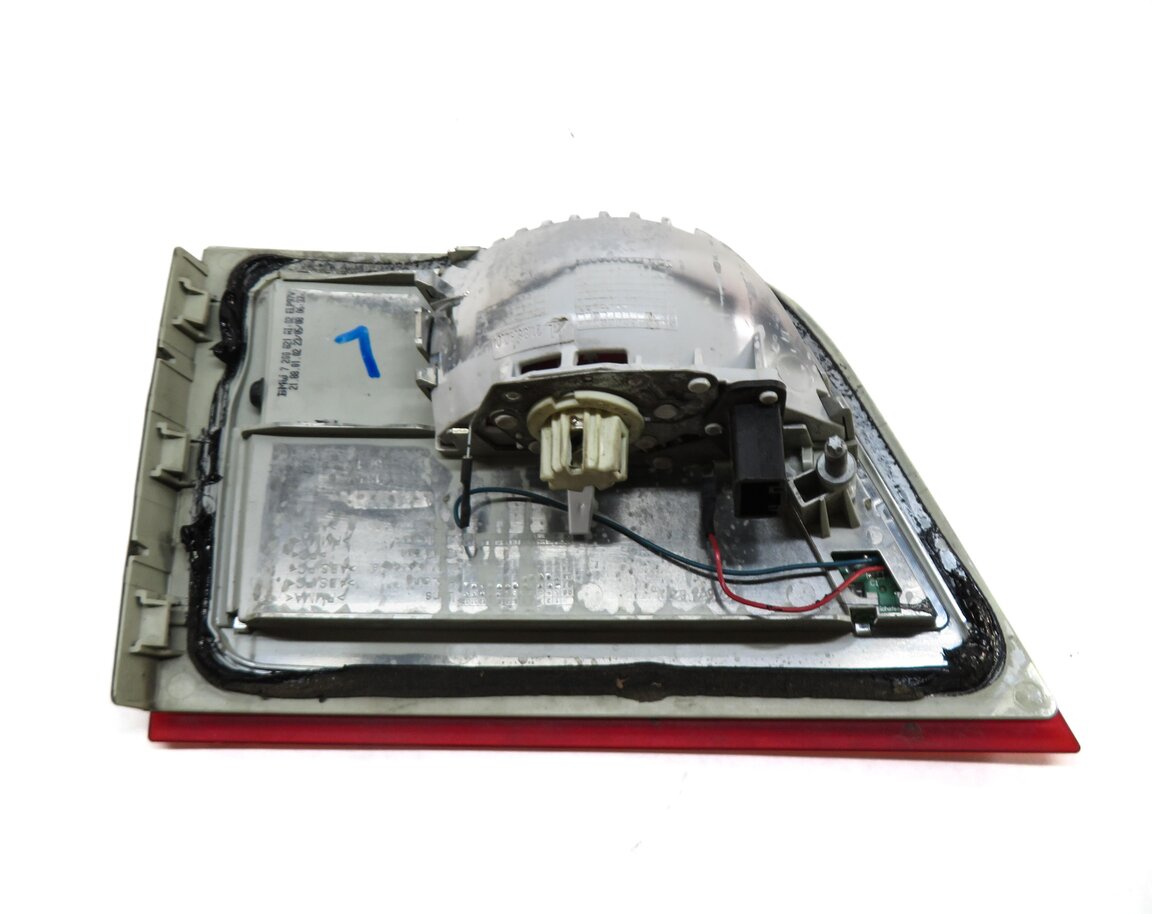 Thumbnail 5: 2007-2010 BMW X5 X5M (E70) LEFT DRIVER REAR INNER TRUNK TAILLIGHT LIGHT LAMP