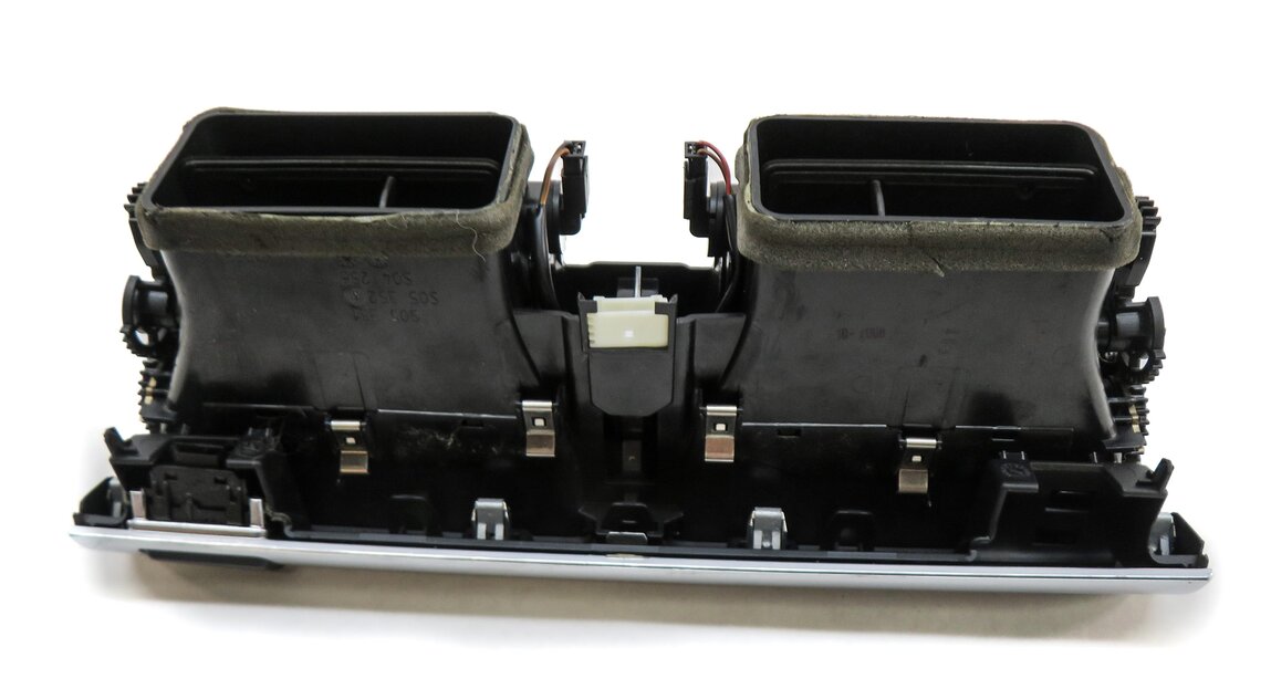 Thumbnail 5: 2009 BMW X5 (E70) FRONT CENTER DASH A/C HEATER AIR VENT (BLACK) w/ HAZARD SWITCH