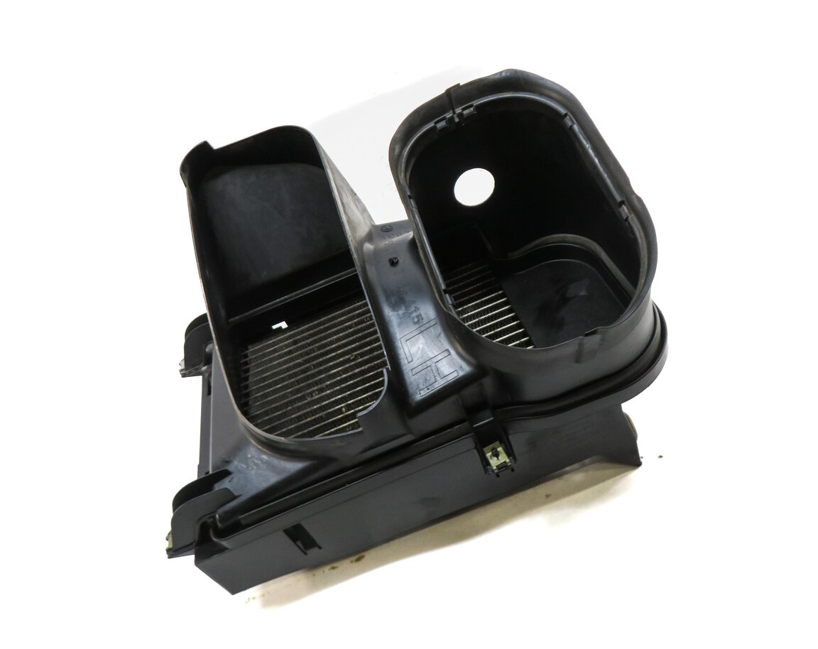 Thumbnail 3: 2007-2010 BMW X5 (E70) 4.8L ENGINE OIL COOLER RADIATOR w/ SURROUND SHROUD