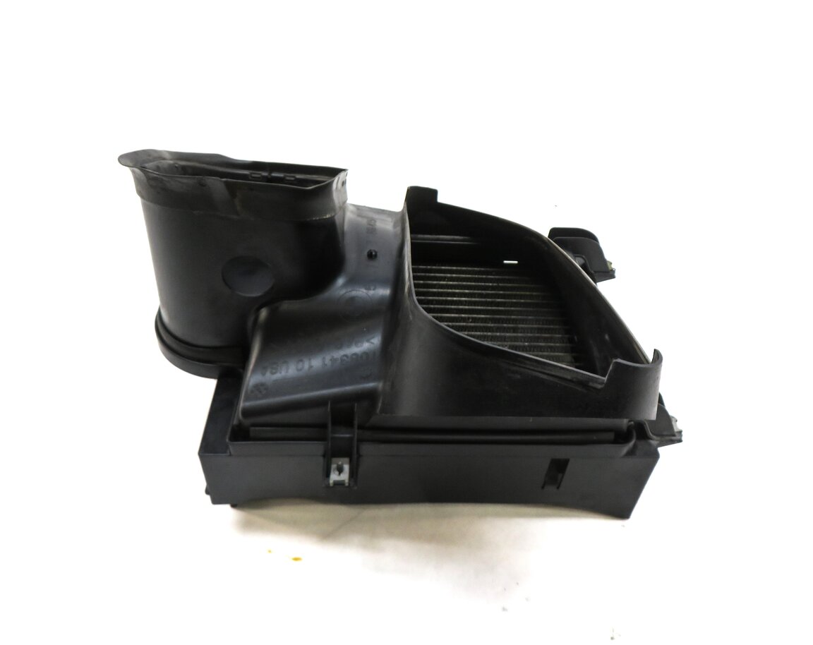 Thumbnail 5: 2007-2010 BMW X5 (E70) 4.8L ENGINE OIL COOLER RADIATOR w/ SURROUND SHROUD