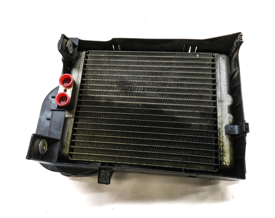 Thumbnail 6: 2007-2010 BMW X5 (E70) 4.8L ENGINE OIL COOLER RADIATOR w/ SURROUND SHROUD