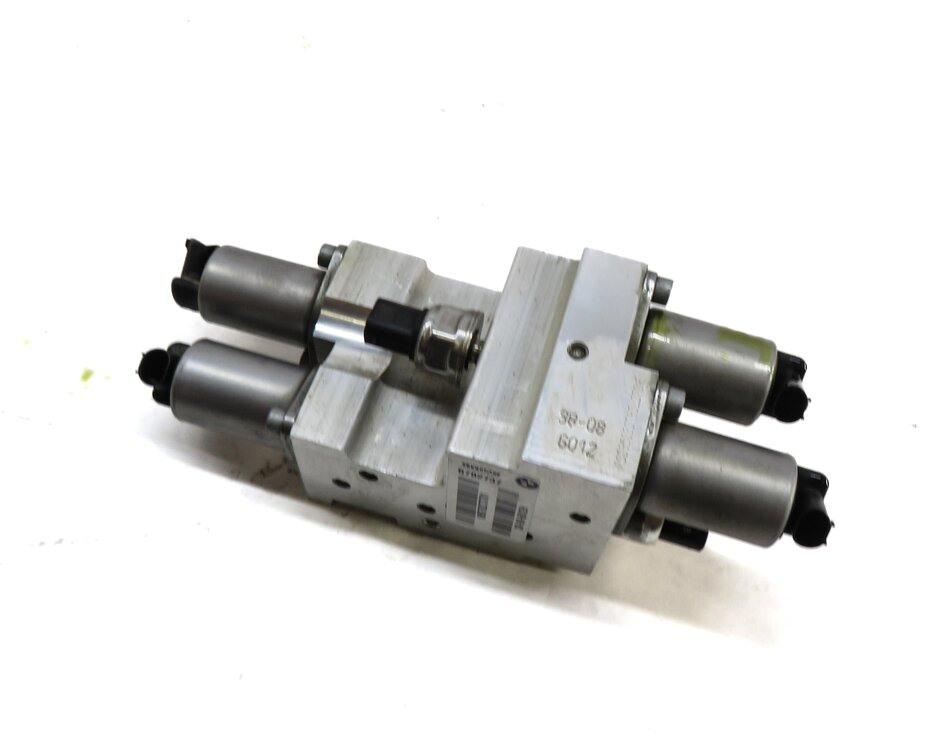 2009 BMW X5 (E70) DYNAMIC DRIVE SUSPENSION HYDRAULIC VALVE BLOCK 37206782737