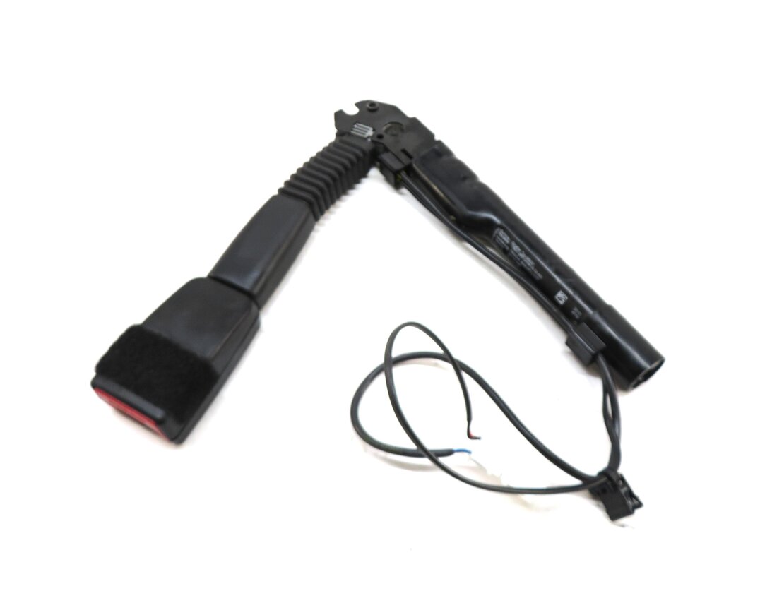 Thumbnail 2: 12-19 BMW 2 3 4 M3 (F22 F32 F33 F34 F36) FRONT RIGHT PASSENGER SEATBELT RECEIVER
