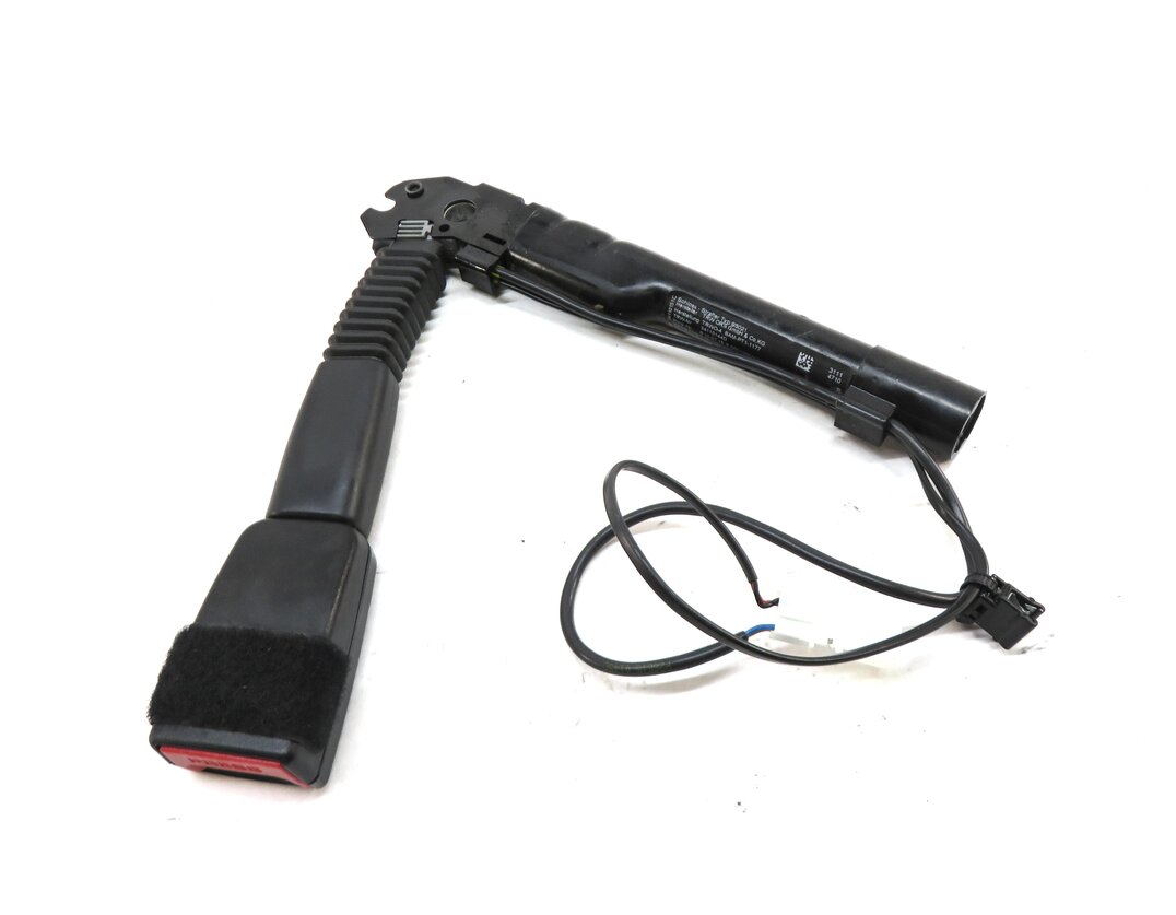 Thumbnail 3: 12-19 BMW 2 3 4 M3 (F22 F32 F33 F34 F36) FRONT RIGHT PASSENGER SEATBELT RECEIVER