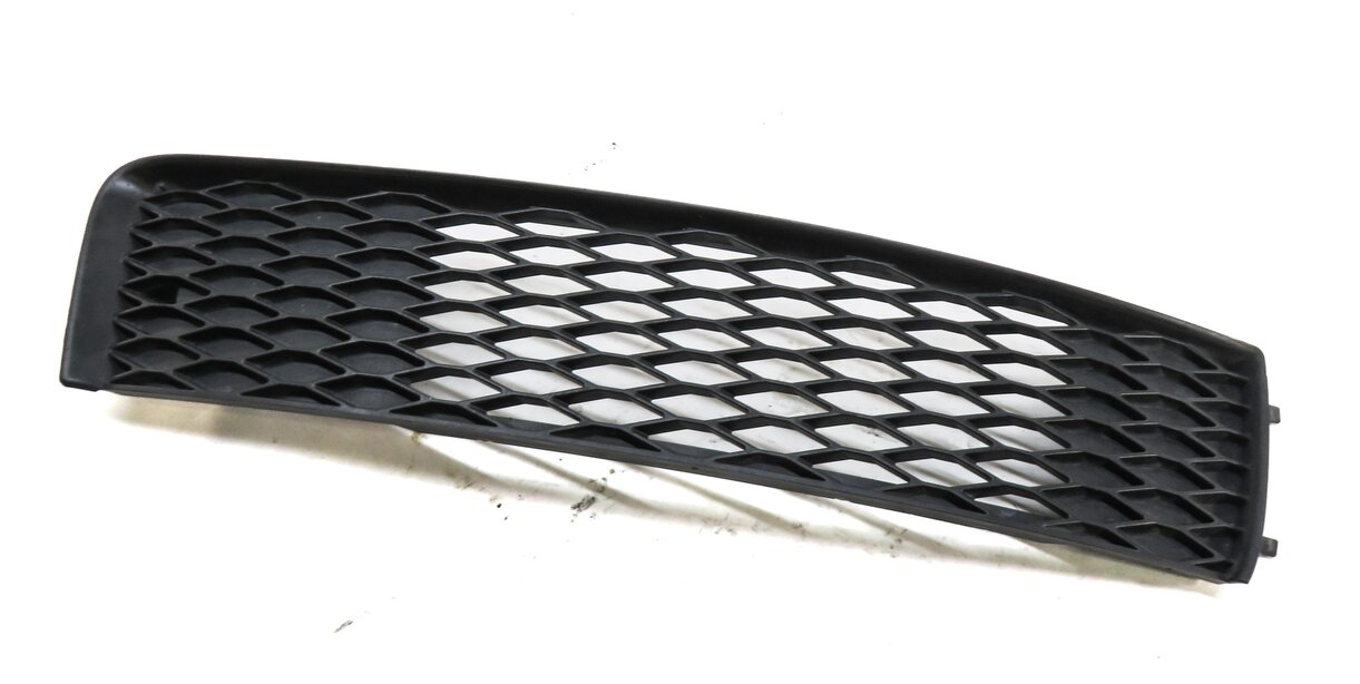 2014 AUDI Q7 (4L) FRONT RIGHT PASSENGER LOWER BUMPER GRILLE AIR VENT 4L0807698B