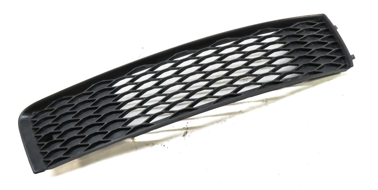 Thumbnail 3: 2014 AUDI Q7 (4L) FRONT RIGHT PASSENGER LOWER BUMPER GRILLE AIR VENT 4L0807698B