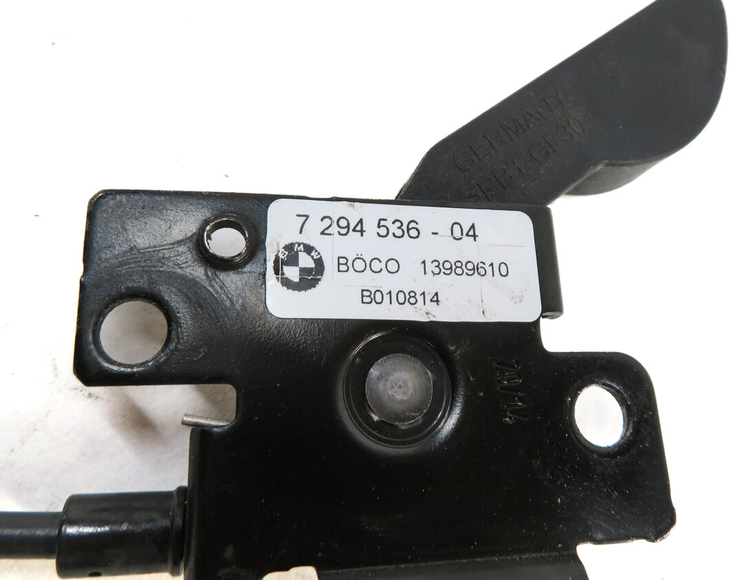 Thumbnail 10: 2015 BMW X5 (F15) HOOD UPPER SAFETY CATCH RELEASE LEVER WITH STRIKER PLATES
