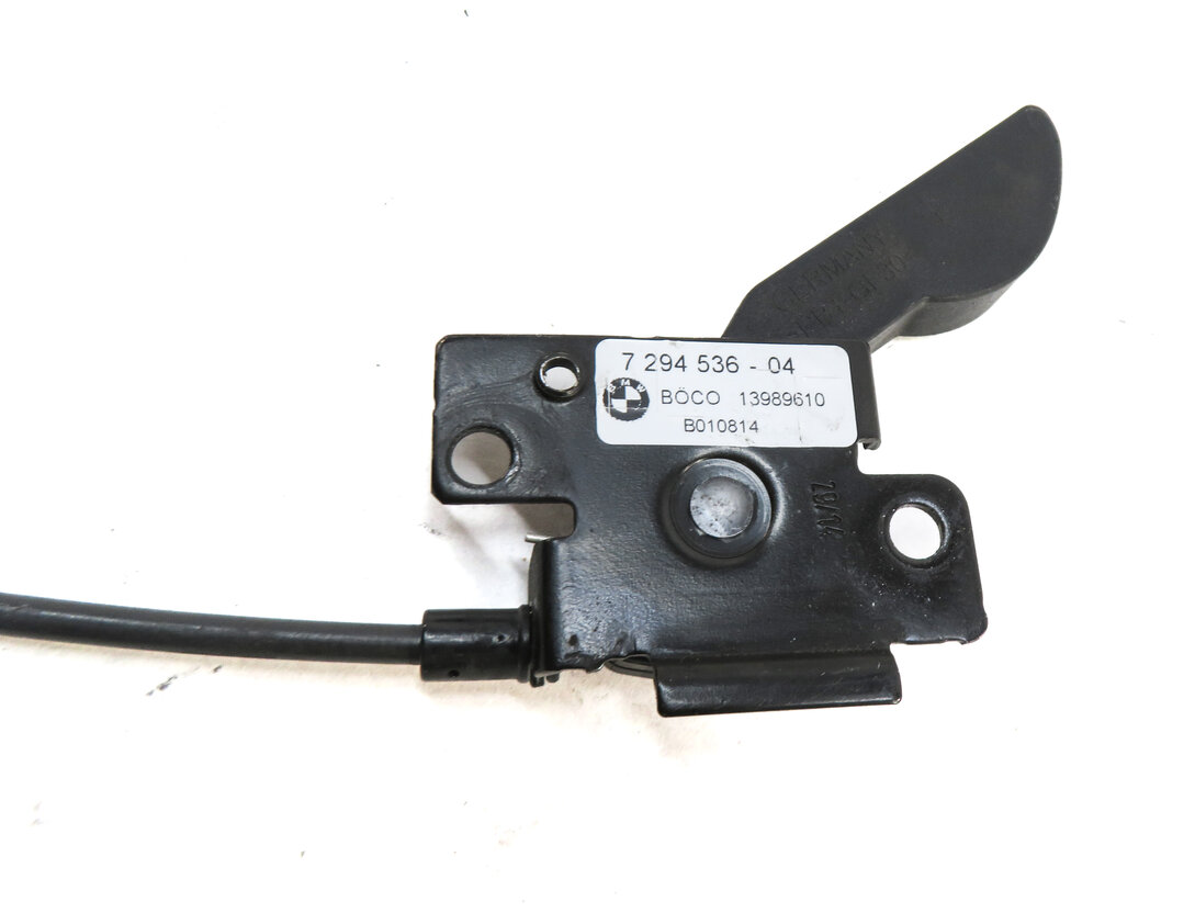 Thumbnail 9: 2015 BMW X5 (F15) HOOD UPPER SAFETY CATCH RELEASE LEVER WITH STRIKER PLATES