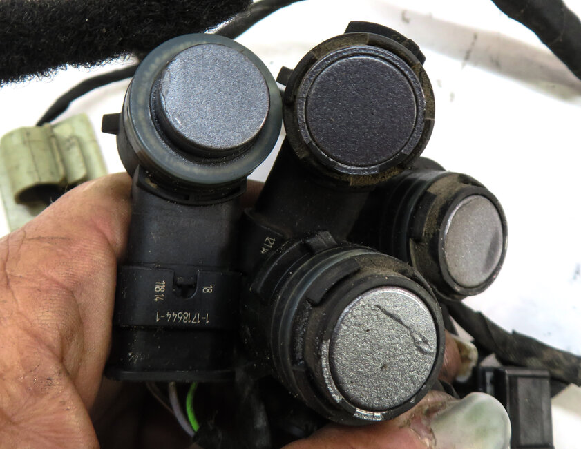Thumbnail 5: 2015 BMW X5 (F15) REAR PARKING DISTANCE PDC SENSOR SET 4 w/ HARNESS (Grey)