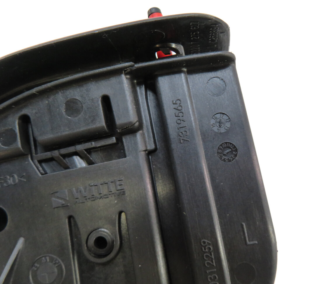 Thumbnail 7: 2015 BMW X5 (F15) REAR 2ND ROW LEFT SEAT FOLD LATCH & RELEASE BUTTON (Black)