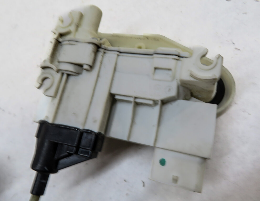 Thumbnail 6: 14-19 BMW 7 X6 (G11 G12 F15 F16) FRONT LEFT SOFT CLOSE DOOR LATCH w/ ACTUATOR