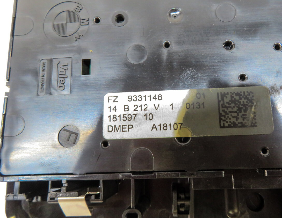 Thumbnail 6: 2015 BMW X5 (F15) FRONT ROOF CENTER PRIMARY DOME LIGHT & SUNROOF BUTTON (Black)