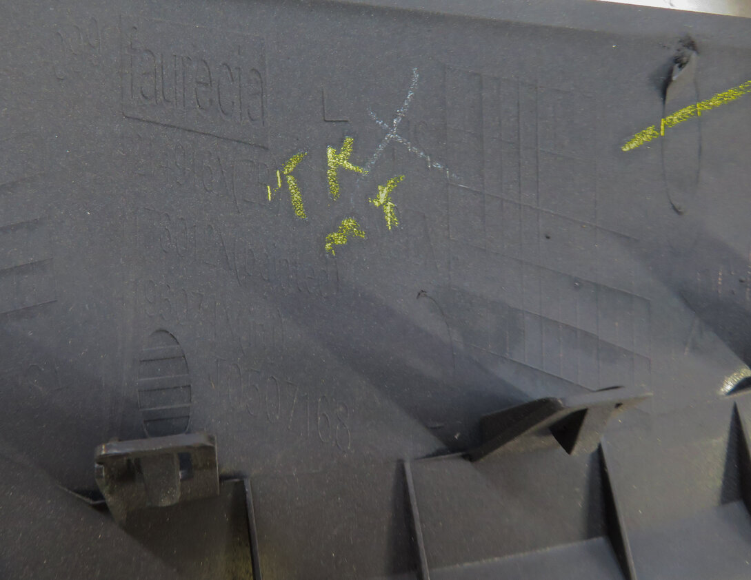 Thumbnail 6: 2015 BMW X5 (F15) HEADS UP DISPLAY SCREEN SURROUND TRIM
