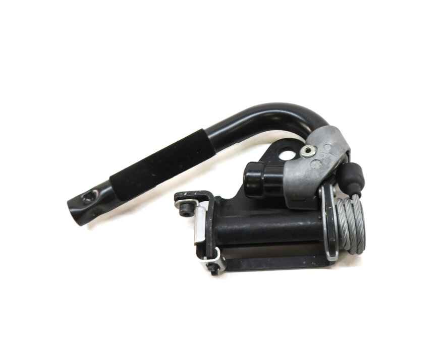 Thumbnail 2: 2015 BMW X5 (F15) FRONT RIGHT PASSENGER SEATBELT RETRACTOR SUPPORT HOOK BRACKET