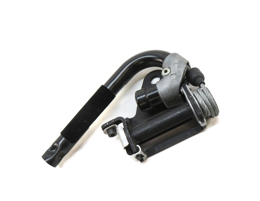 Thumbnail 3: 2015 BMW X5 (F15) FRONT RIGHT PASSENGER SEATBELT RETRACTOR SUPPORT HOOK BRACKET