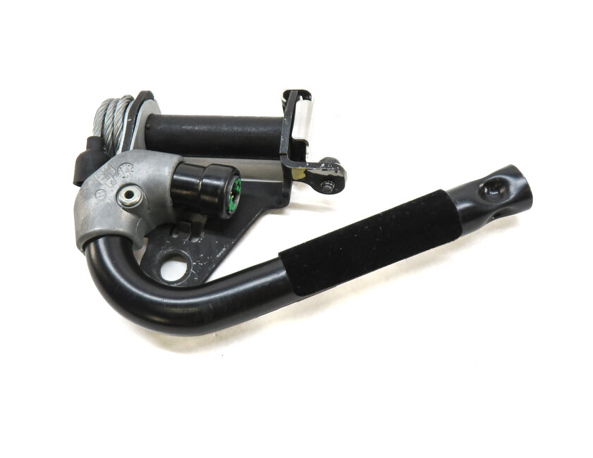 Thumbnail 4: 2015 BMW X5 (F15) FRONT RIGHT PASSENGER SEATBELT RETRACTOR SUPPORT HOOK BRACKET