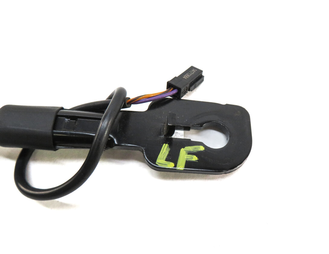 Thumbnail 6: 14-19 BMW X5 X6 X5M (F15 F16 F85 F86) FRONT LEFT DRIVER SEATBELT BUCKLE RECEIVER