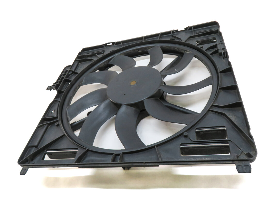 Thumbnail 2: 14-19 BMW X5 X6 (F15 F16) 4.4L N63 TURBO 850 WATT RADIATOR FAN & SHROUD ASSEMBLY