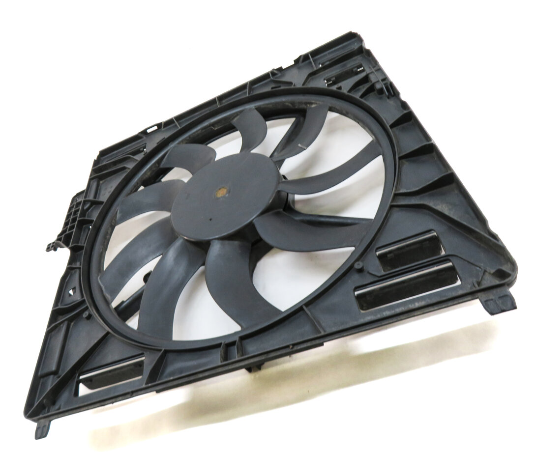 Thumbnail 3: 14-19 BMW X5 X6 (F15 F16) 4.4L N63 TURBO 850 WATT RADIATOR FAN & SHROUD ASSEMBLY