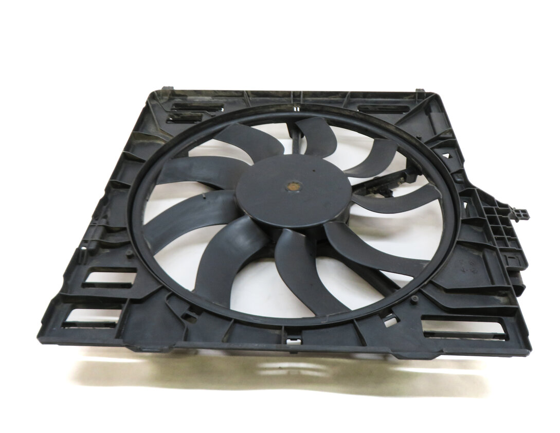 Thumbnail 4: 14-19 BMW X5 X6 (F15 F16) 4.4L N63 TURBO 850 WATT RADIATOR FAN & SHROUD ASSEMBLY