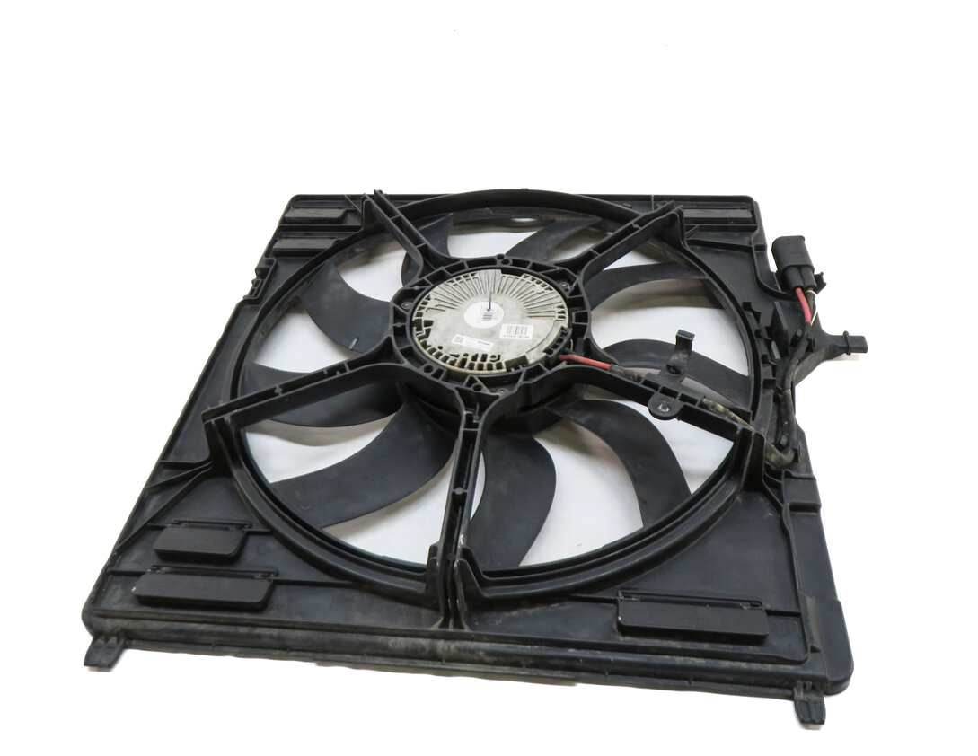 Thumbnail 5: 14-19 BMW X5 X6 (F15 F16) 4.4L N63 TURBO 850 WATT RADIATOR FAN & SHROUD ASSEMBLY