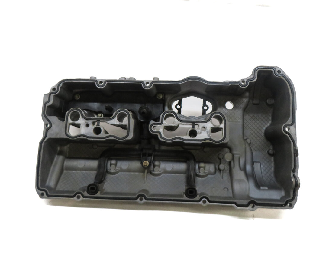 Thumbnail 6: 13-19 BMW 5 6 7 M5 M6 X5 X6 (F01 F06 F10 E70 E71) 4.4L N63 S63 LEFT VALVE COVER
